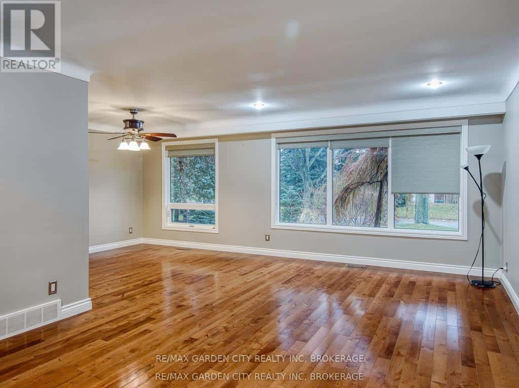 15 BLACK FRIARS ROAD — St. Catharines (Lakeshore), Ontario - Photo 5 of 31