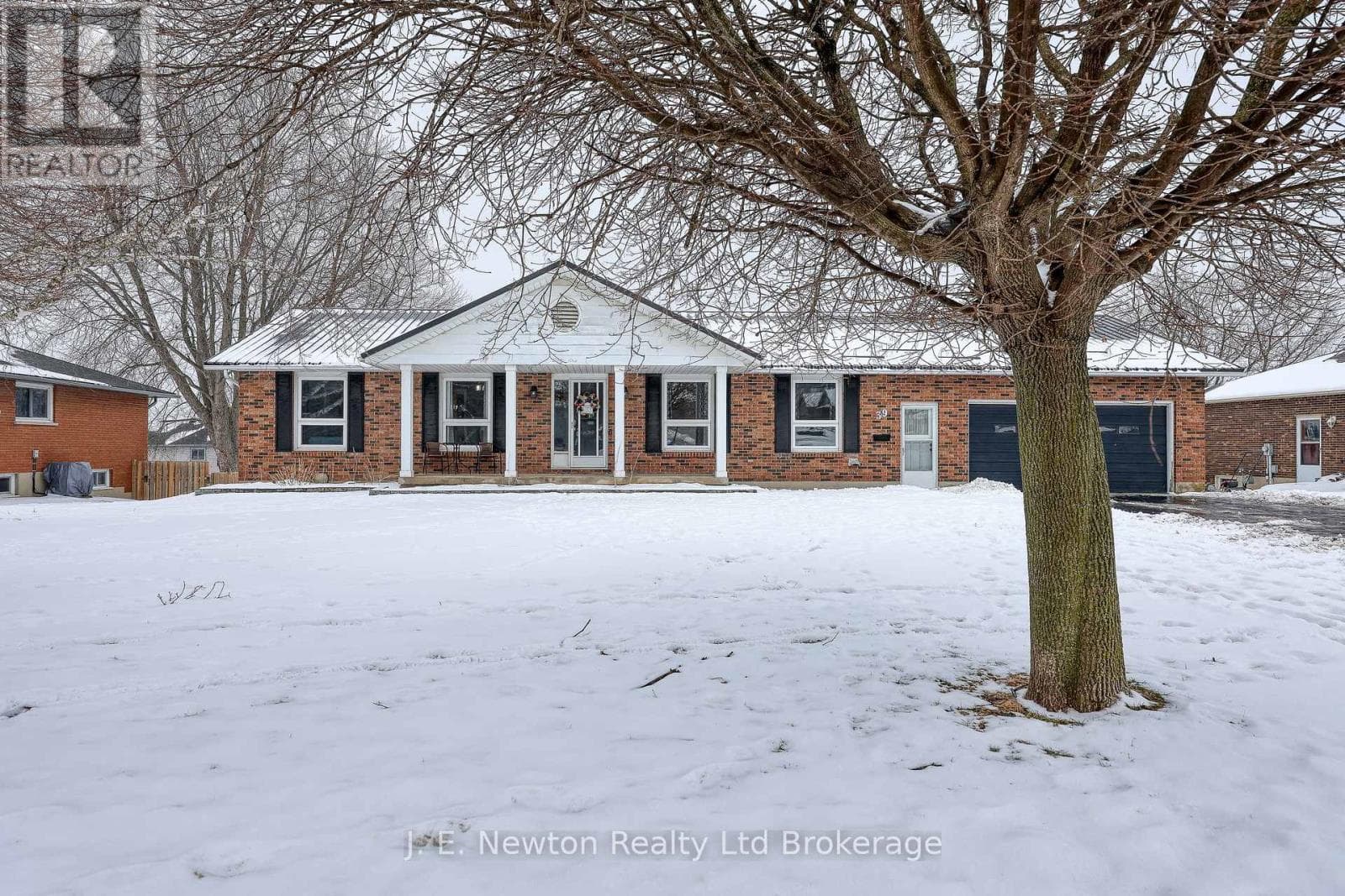 39 NORTH STREET W — Tillsonburg, Ontario - Main photo