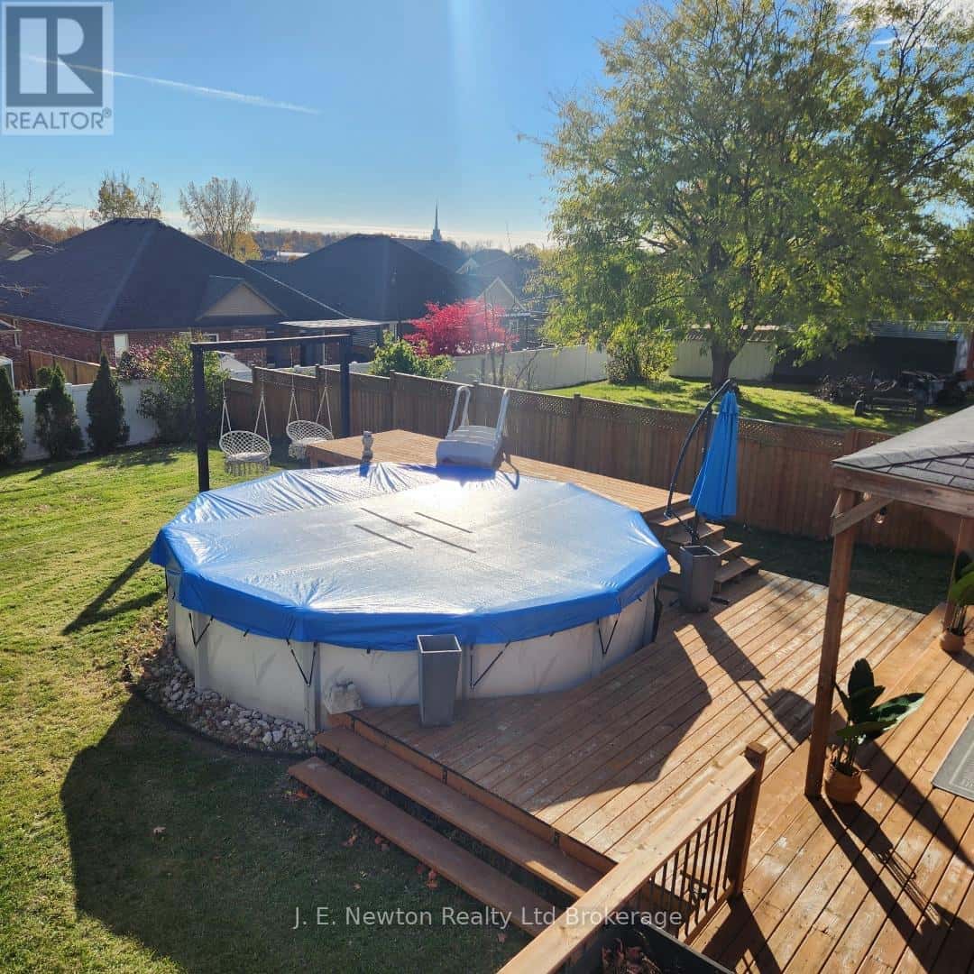 39 NORTH STREET W — Tillsonburg, Ontario - Photo 4 of 37