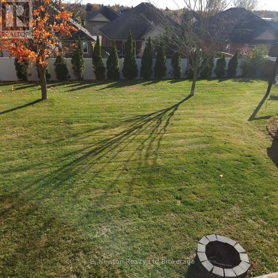 39 NORTH STREET W — Tillsonburg, Ontario - Photo 5 of 37