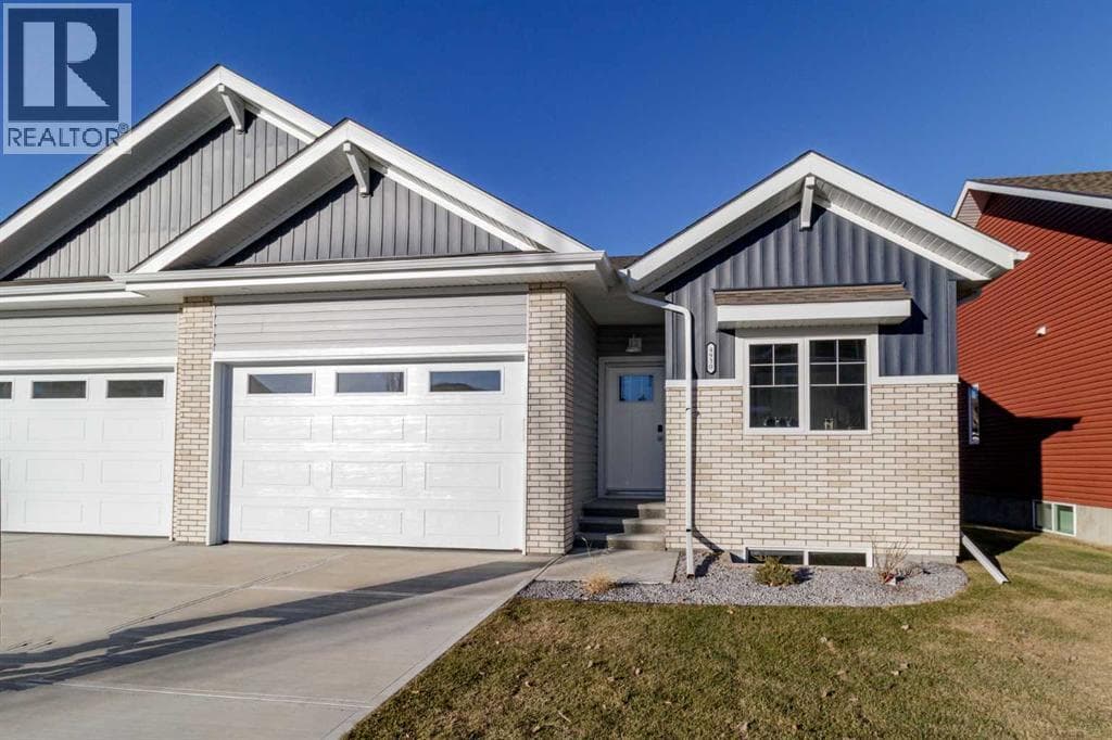 4930 Beardsley Avenue — Lacombe, Alberta - Main photo