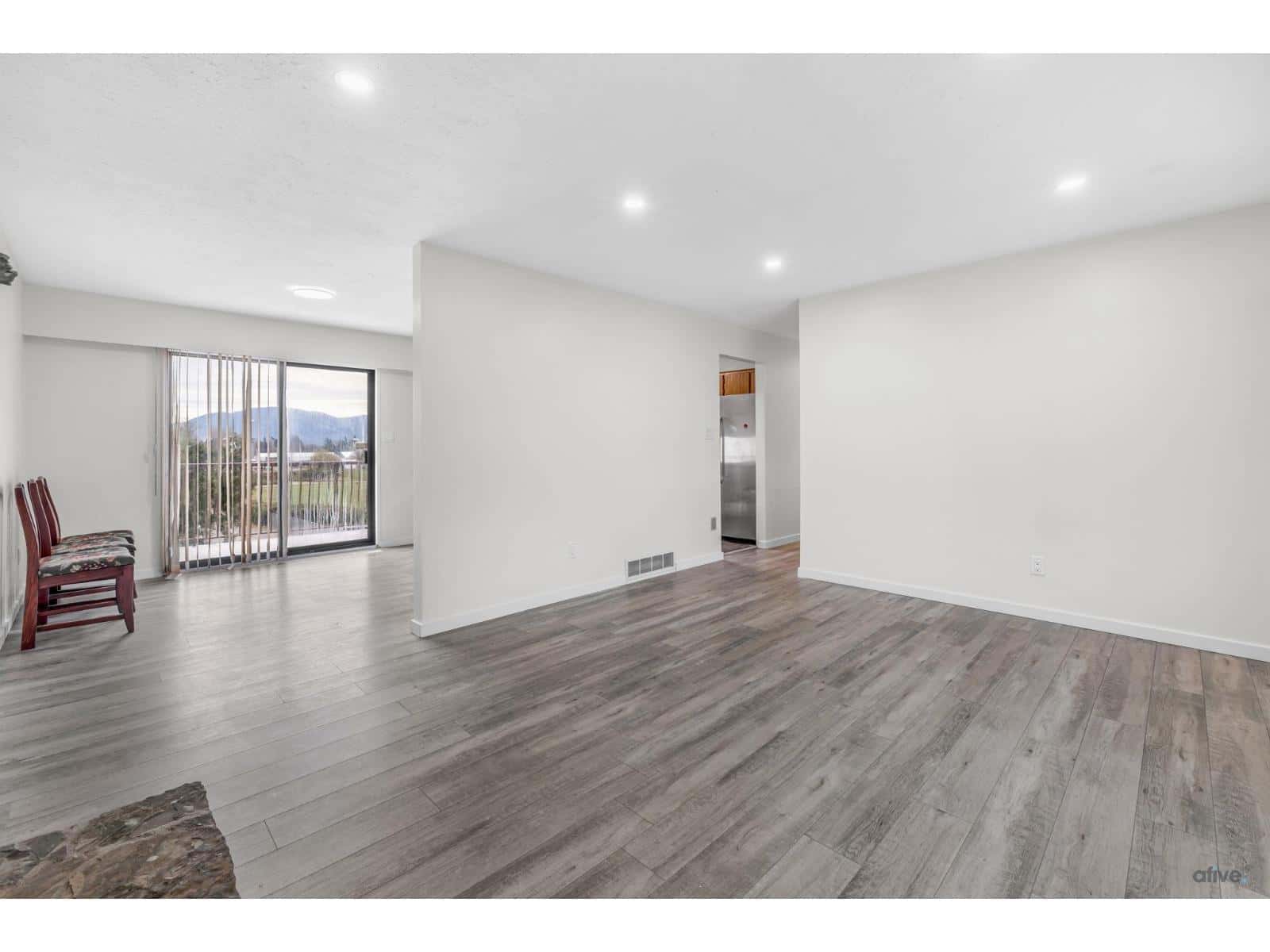 7710 JUNIPER STREET — Mission, British Columbia - Photo 4 of 20