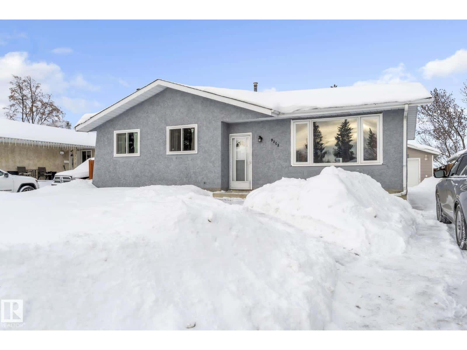 9208 99A AV — Morinville, Alberta - Photo 2 of 75