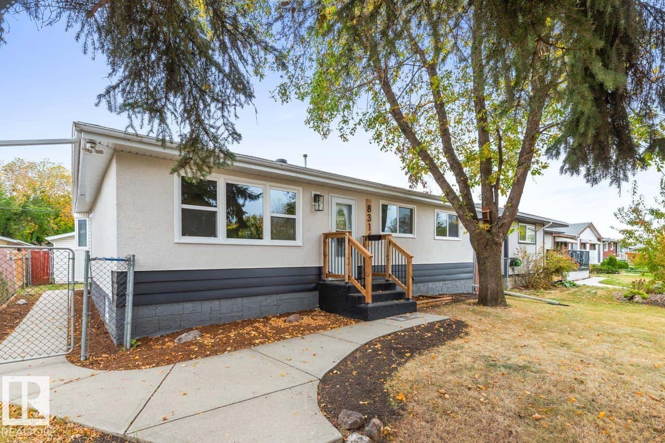 8316 68A ST NW — Edmonton, Alberta - Photo 2 of 52