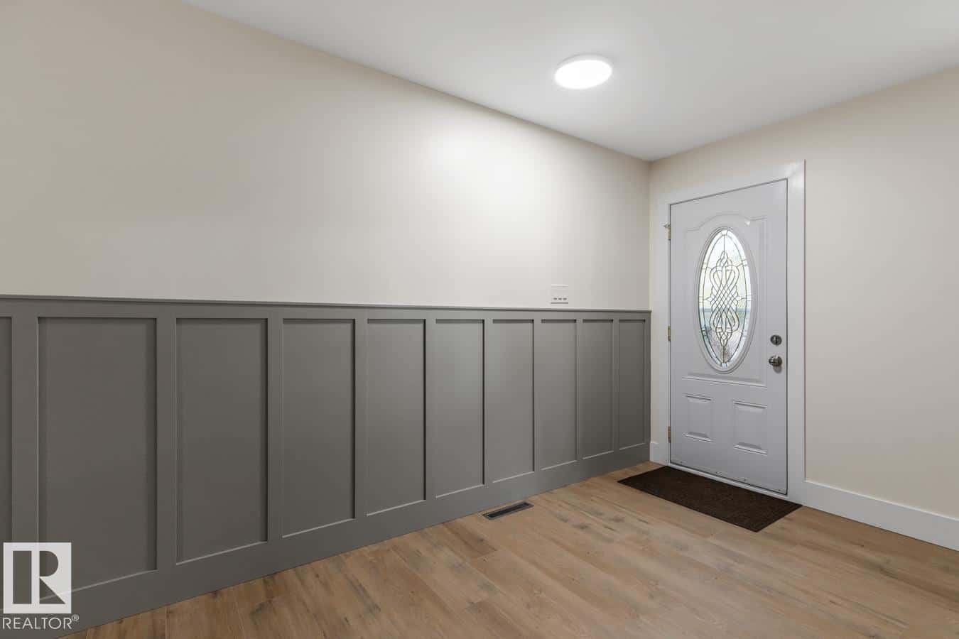 8316 68A ST NW — Edmonton, Alberta - Photo 3 of 52