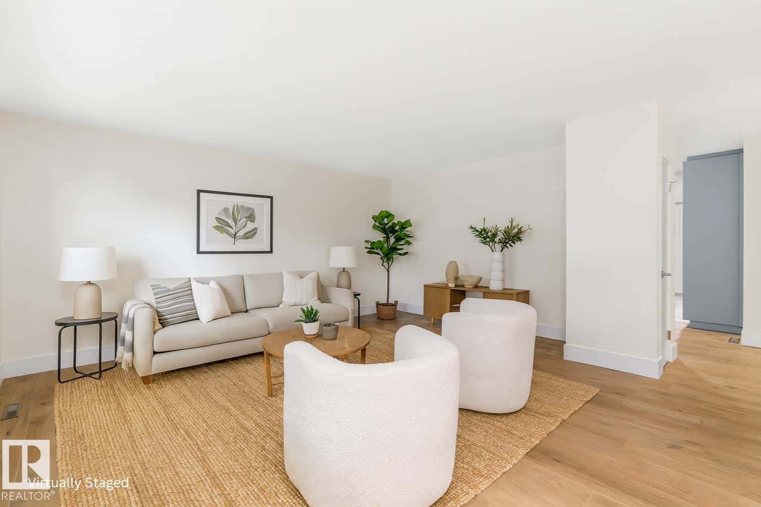 8316 68A ST NW — Edmonton, Alberta - Photo 4 of 52