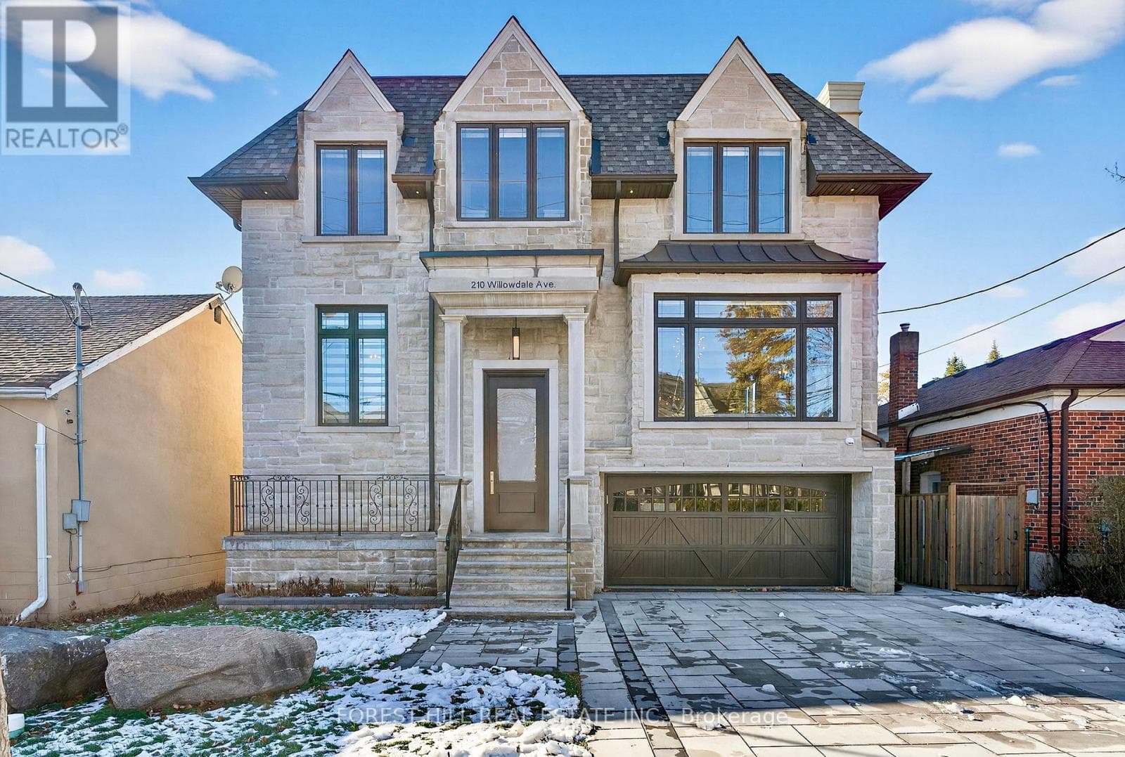 210 WILLOWDALE AVENUE — Toronto (Willowdale East), Ontario - Main photo