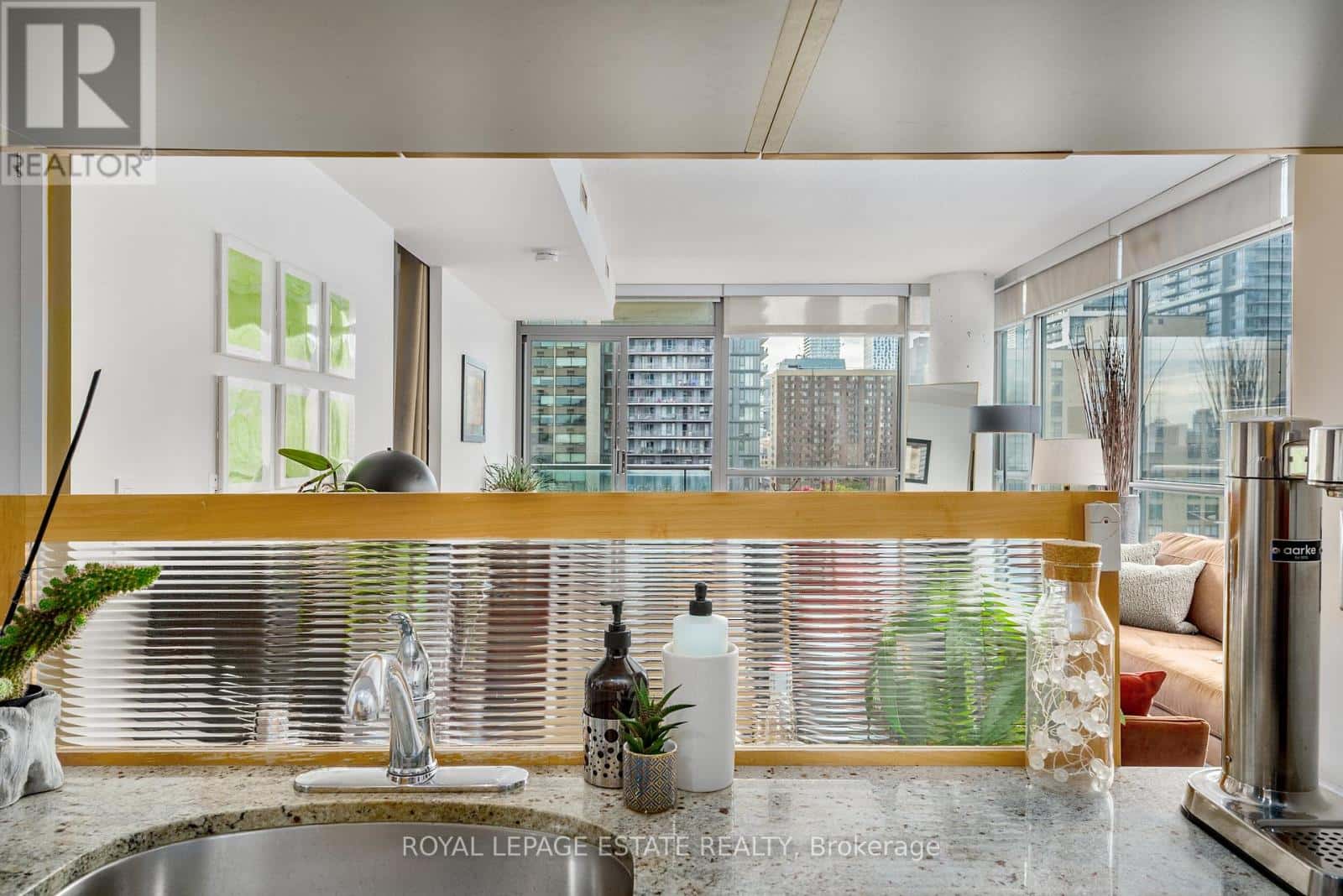 1003 - 281 MUTUAL STREET — Toronto (Church-Yonge Corridor), Ontario - Photo 5 of 37