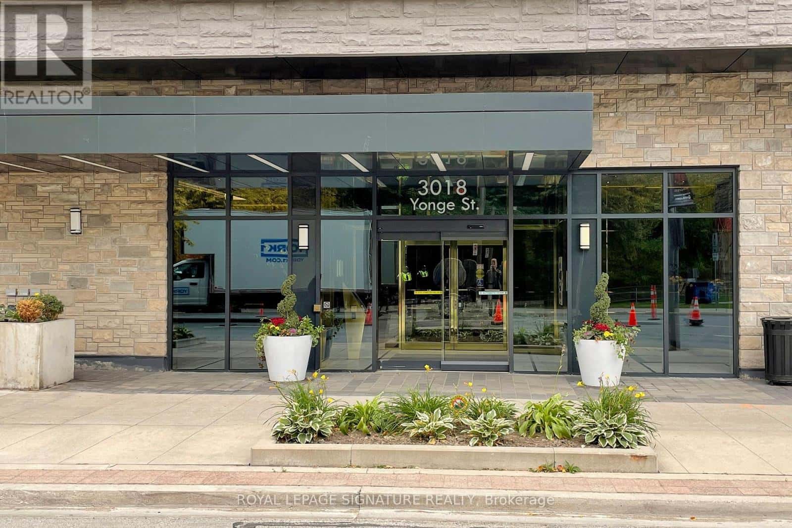 415 - 3018 YONGE STREET — Toronto (Lawrence Park South), Ontario - Photo 2 of 44