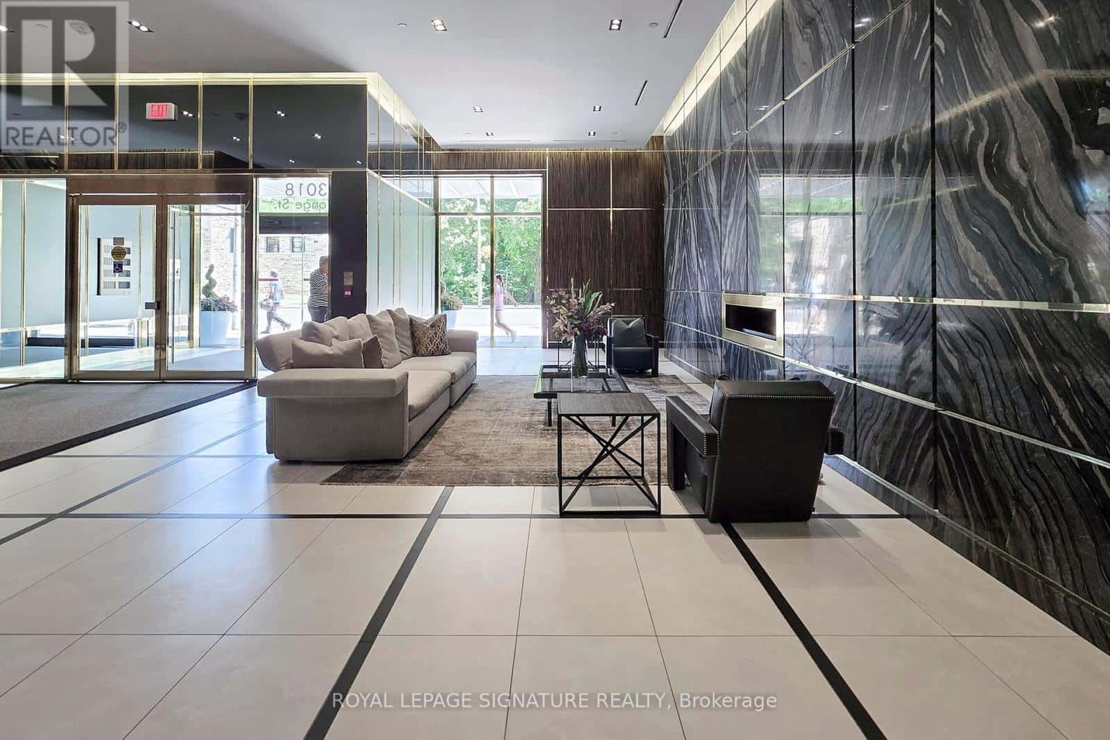 415 - 3018 YONGE STREET — Toronto (Lawrence Park South), Ontario - Photo 4 of 44