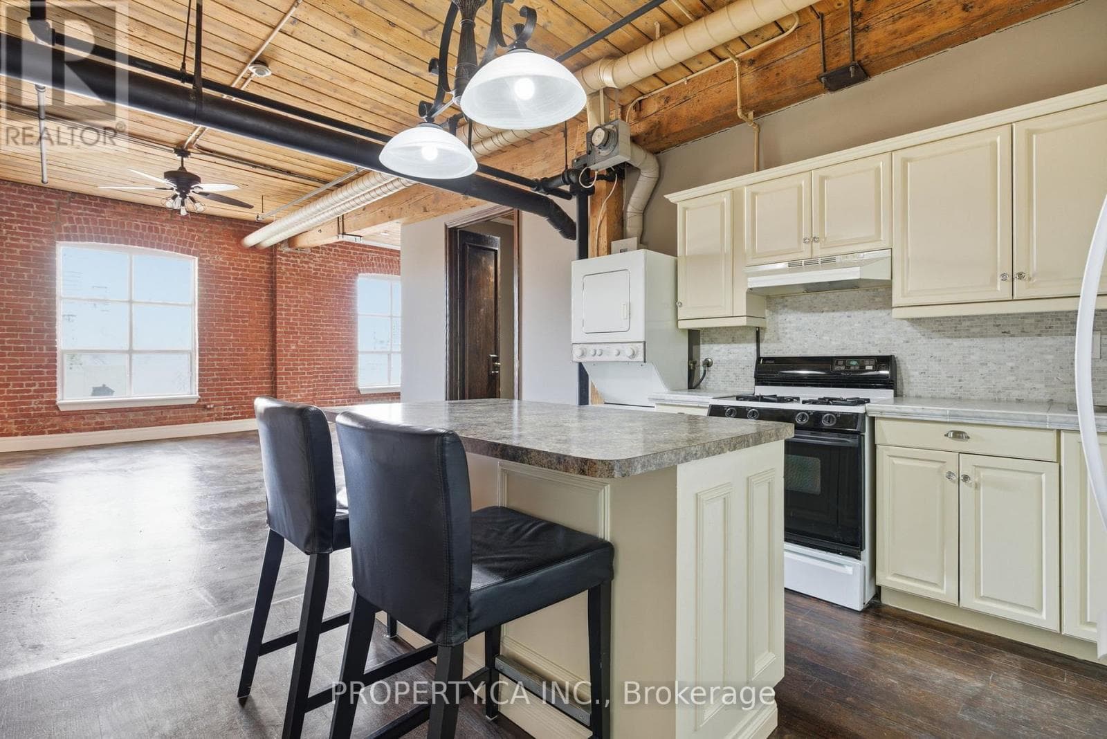 405 - 426 QUEEN STREET E — Toronto (Moss Park), Ontario - Main photo