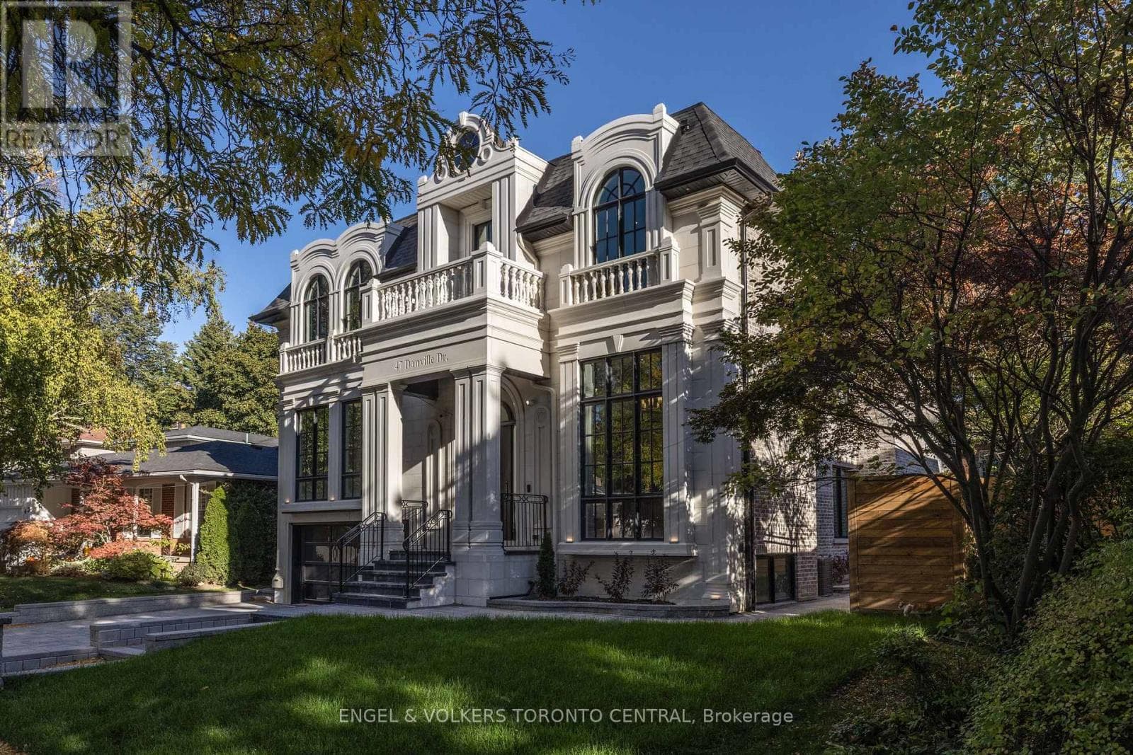 47 DANVILLE DRIVE — Toronto (St. Andrew-Windfields), Ontario - Main photo