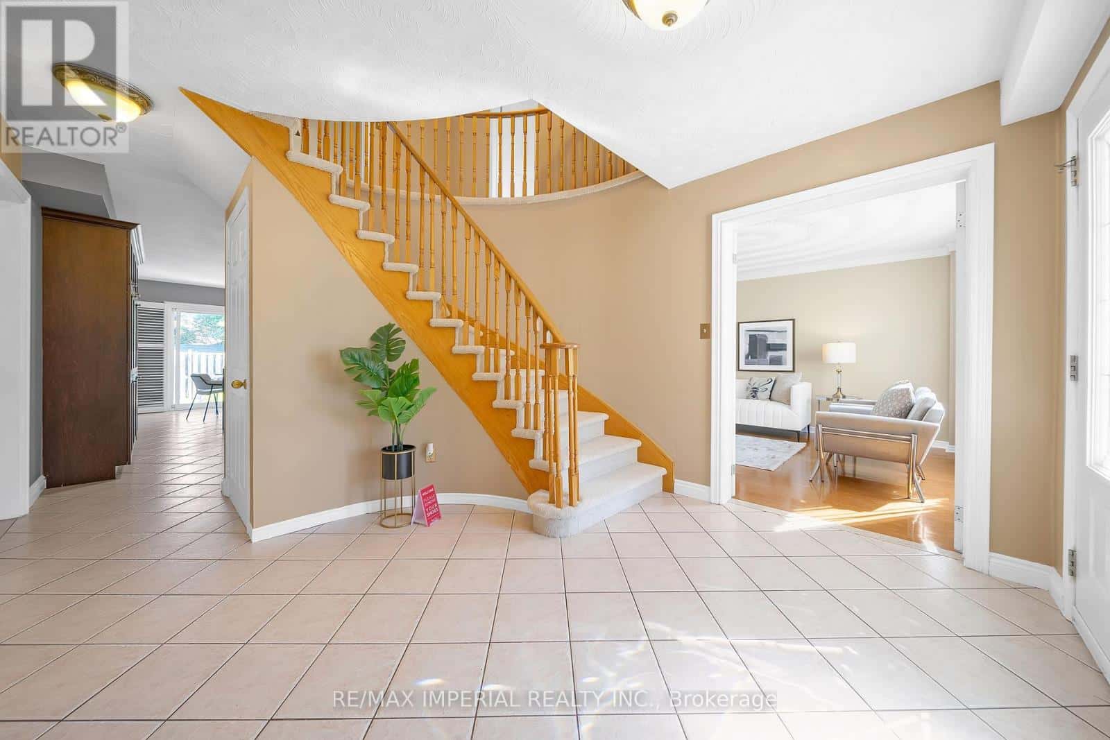 955 SNOWBIRD STREET — Oshawa (Northglen), Ontario - Photo 5 of 34