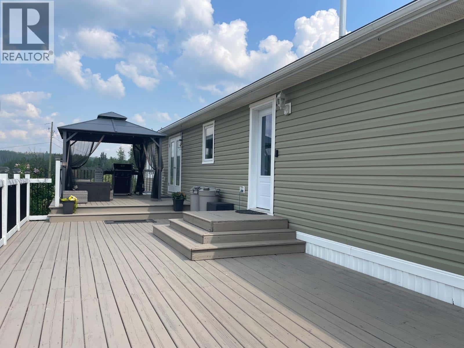 51 PEBBLE DRIVE — Fort Nelson, British Columbia - Photo 4 of 33