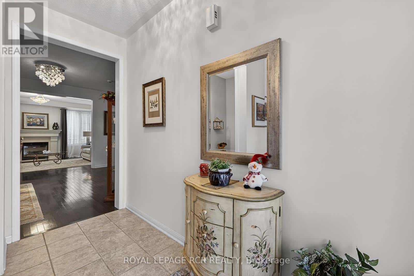 54 FORD WILSON BOULEVARD — Newmarket (Woodland Hill), Ontario - Photo 4 of 49