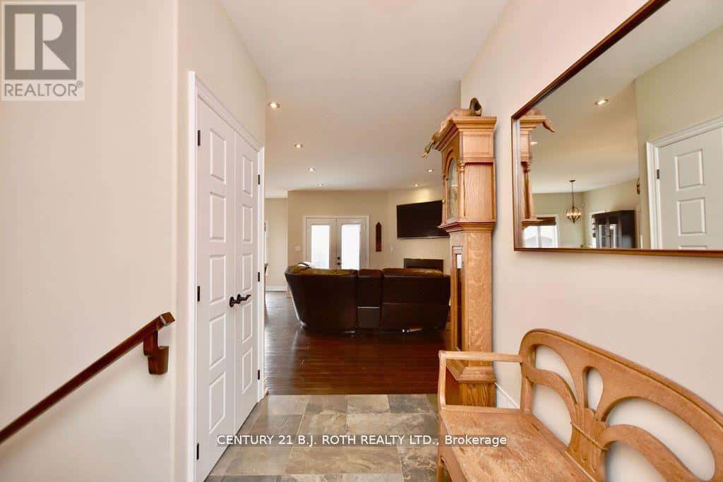 1738 WINGROVE AVENUE — Innisfil (Alcona), Ontario - Photo 3 of 34