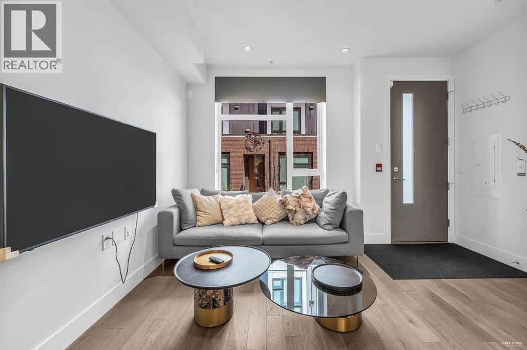 7623 YUKON STREET — Vancouver, British Columbia - Photo 3 of 34