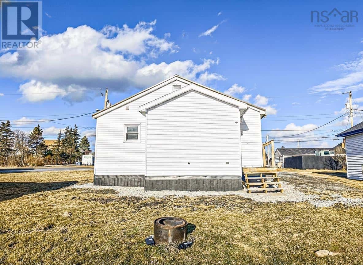 3538 Bay Avenue — New Waterford, Nova Scotia - Photo 4 of 19