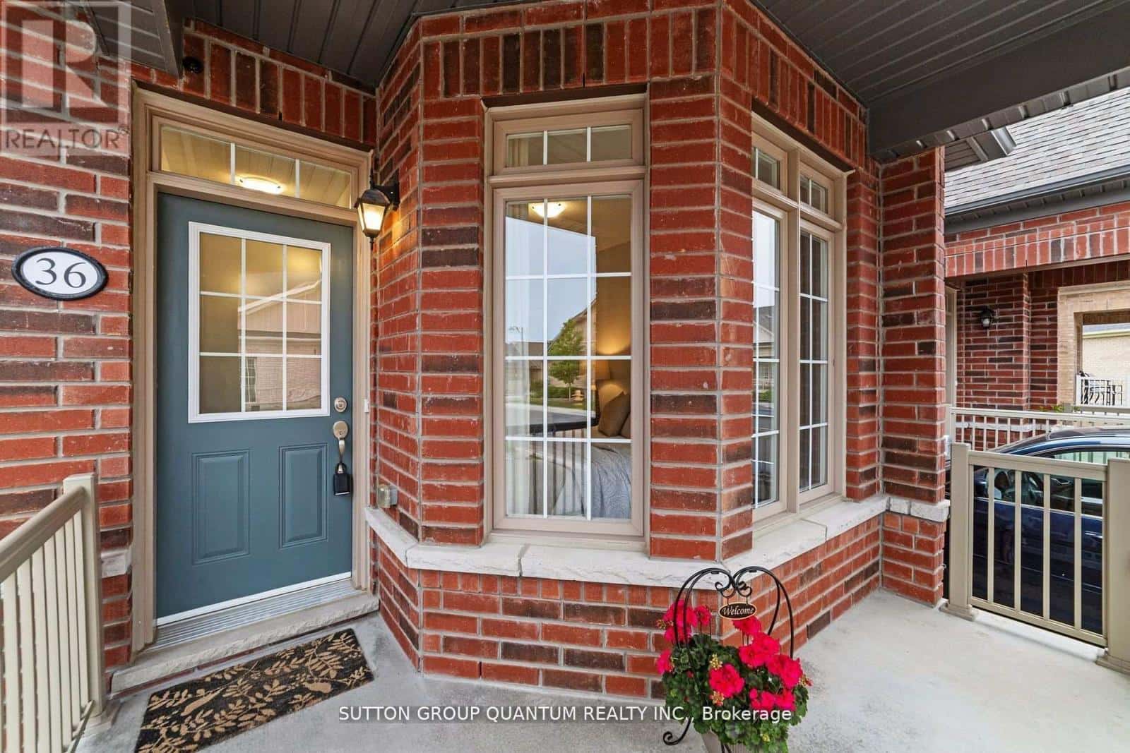 36 BLUESTONE CRESCENT — Brampton (Sandringham-Wellington), Ontario - Photo 2 of 39