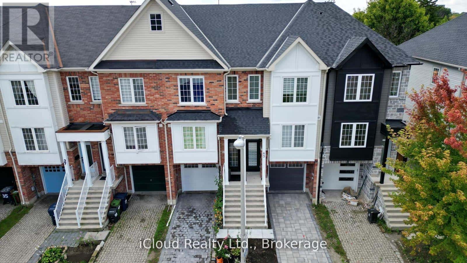 43 MANTELLO DRIVE — Toronto (York University Heights), Ontario - Photo 3 of 17