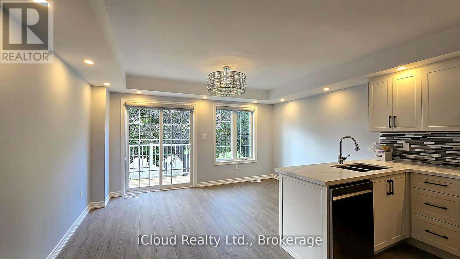 43 MANTELLO DRIVE — Toronto (York University Heights), Ontario - Photo 5 of 17