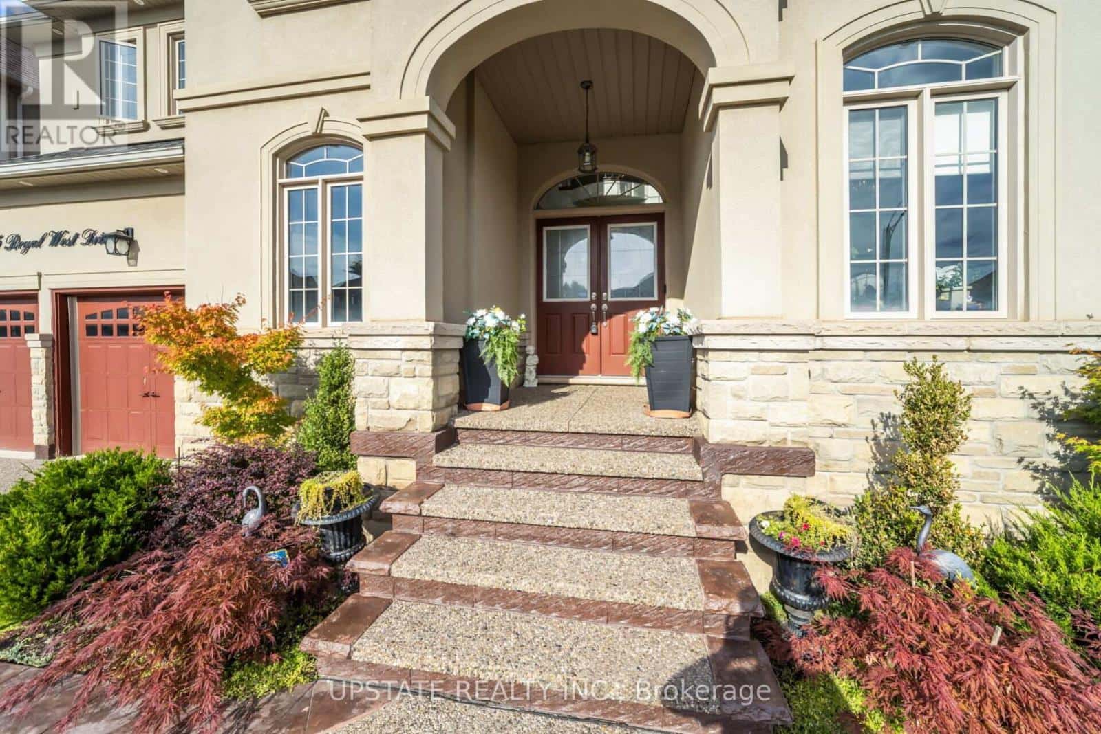 105 ROYAL WEST DRIVE — Brampton (Credit Valley), Ontario - Photo 2 of 43