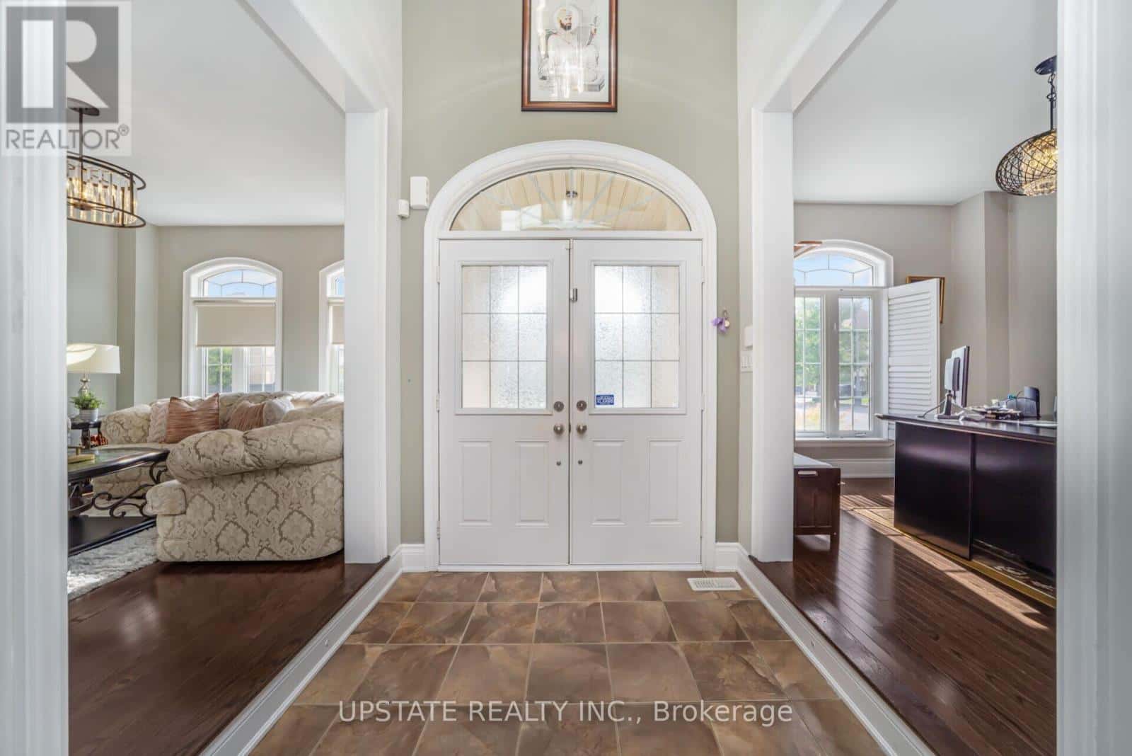 105 ROYAL WEST DRIVE — Brampton (Credit Valley), Ontario - Photo 3 of 43