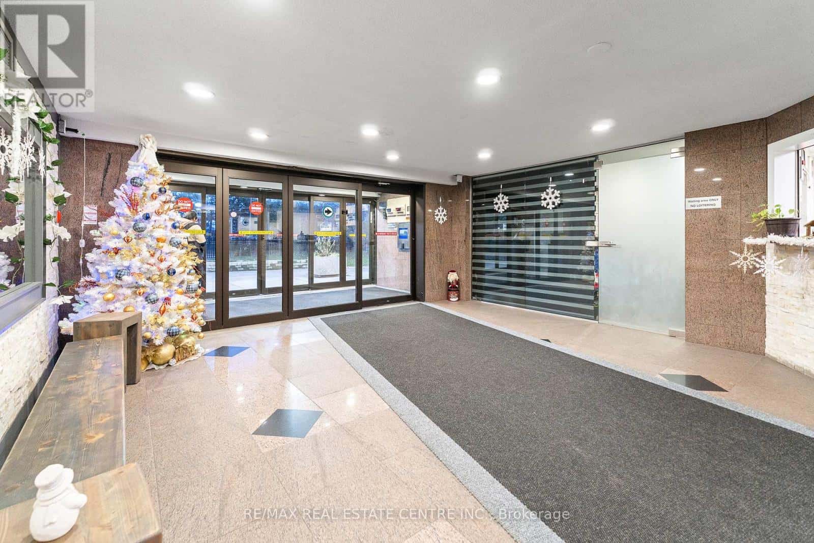 404 - 4 LISA STREET — Brampton (Queen Street Corridor), Ontario - Photo 4 of 42