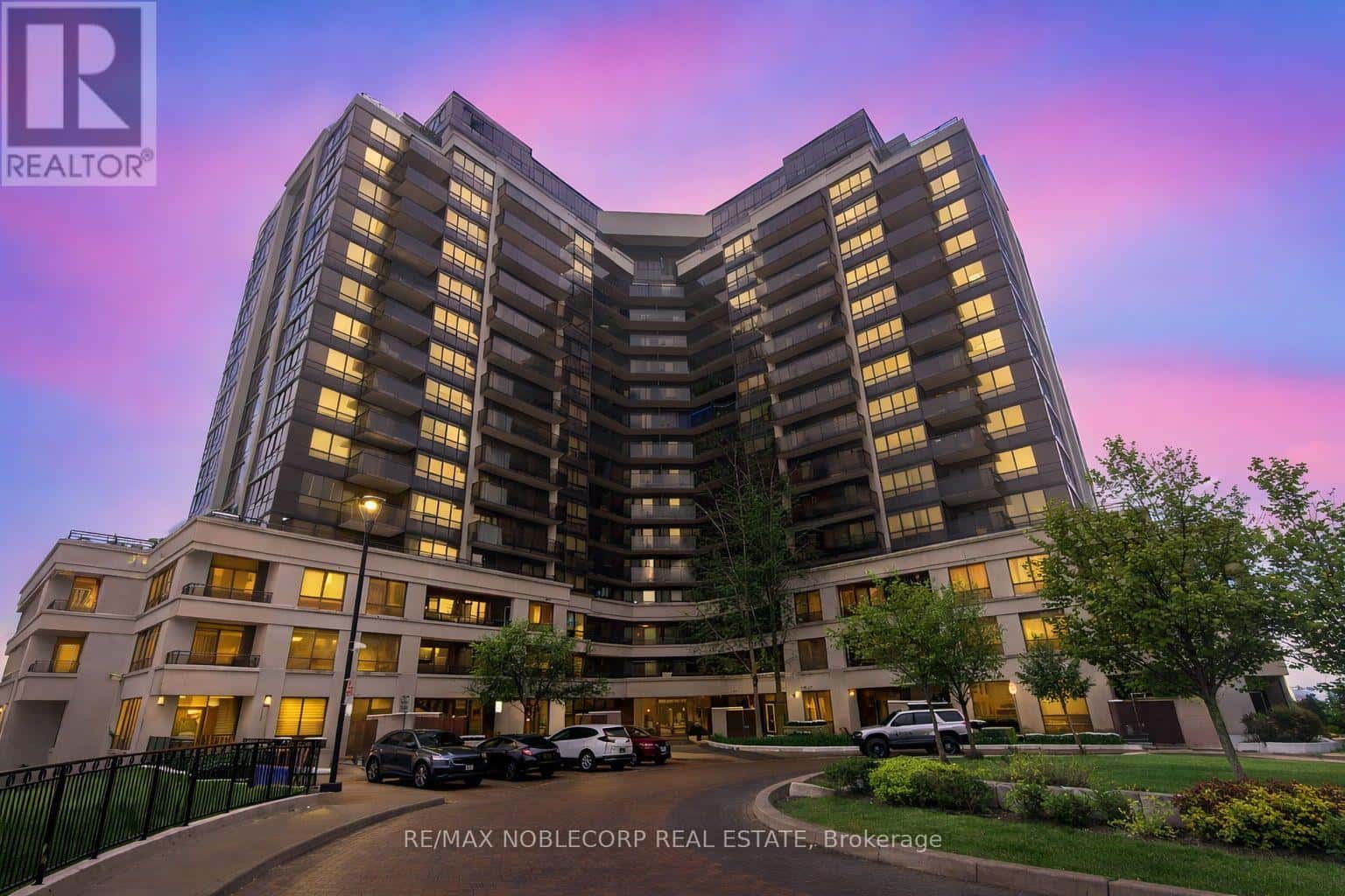 917 - 1060 SHEPPARD AVENUE W — Toronto (York University Heights), Ontario - Photo 2 of 29