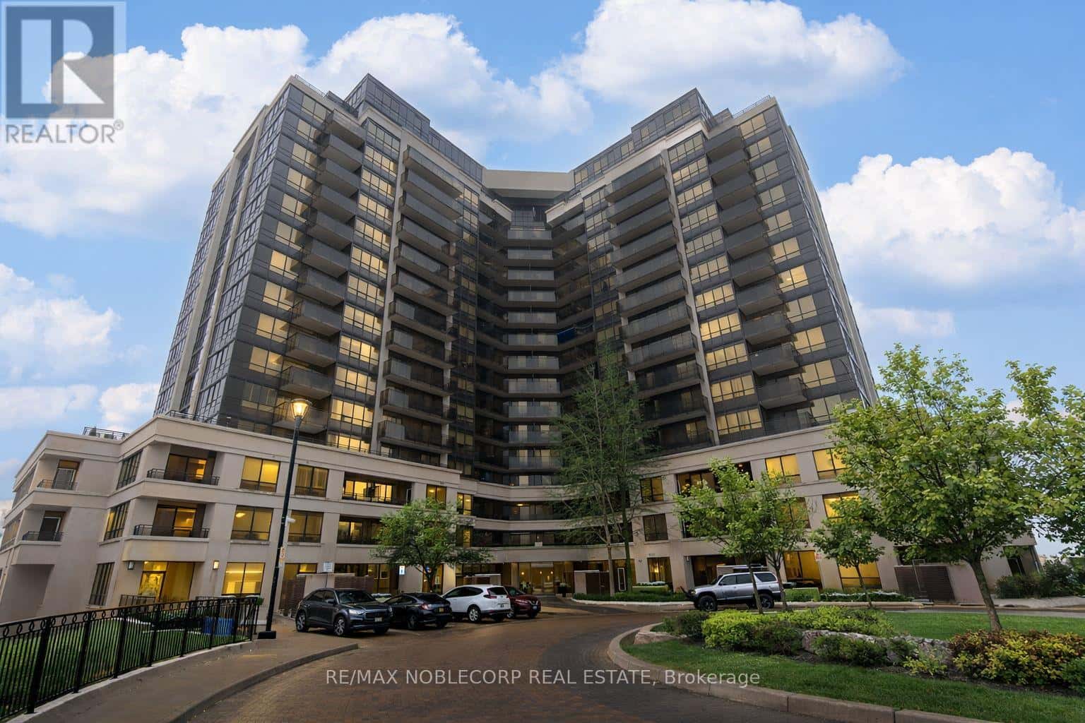 917 - 1060 SHEPPARD AVENUE W — Toronto (York University Heights), Ontario - Photo 3 of 29