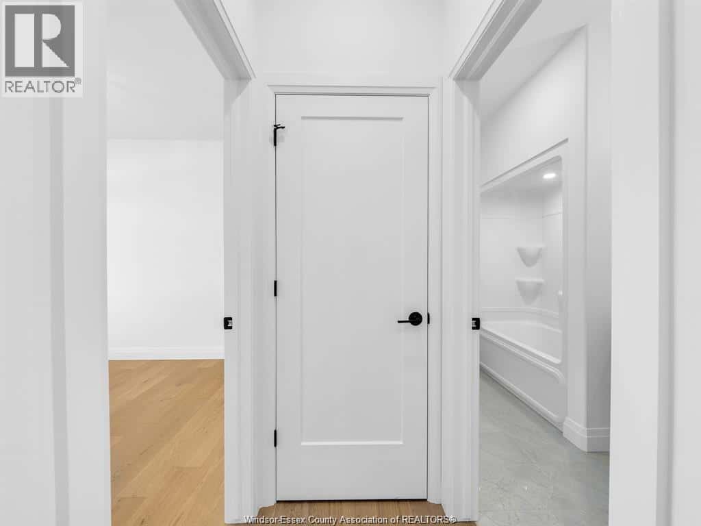 2611 BARKLEY AVENUE — Windsor, Ontario - Photo 2 of 23