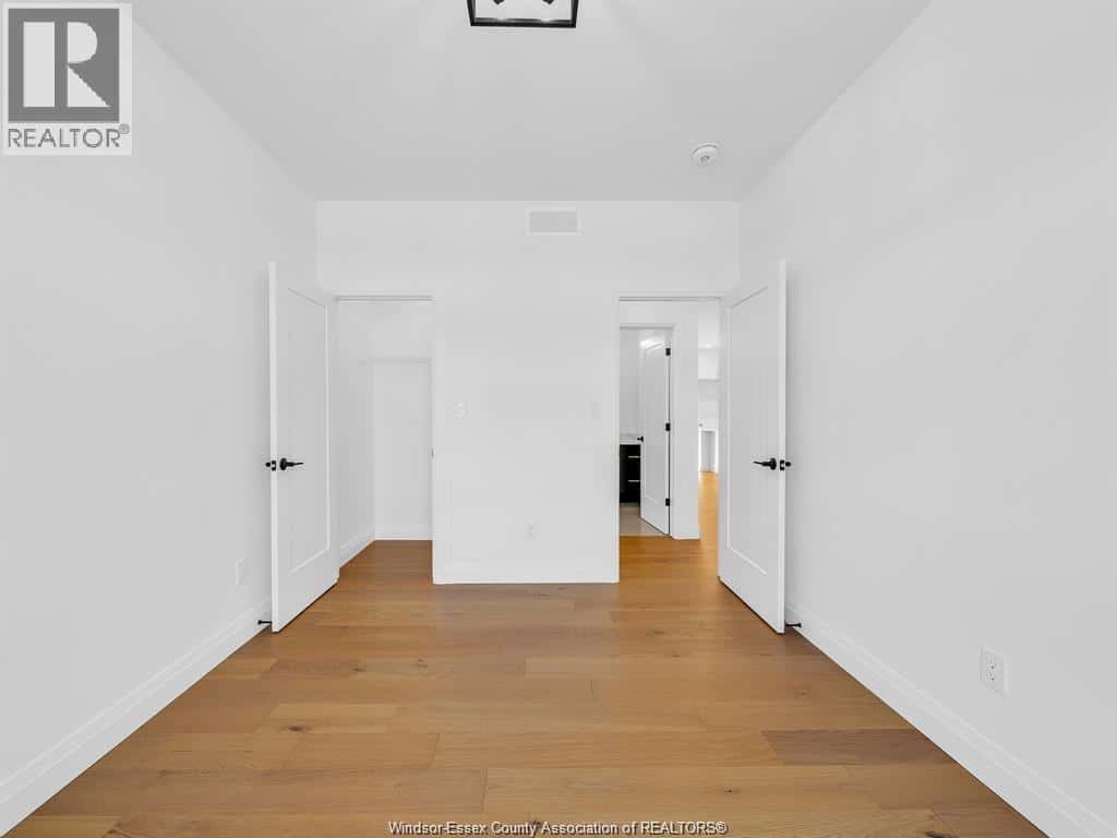 2611 BARKLEY AVENUE — Windsor, Ontario - Photo 4 of 23