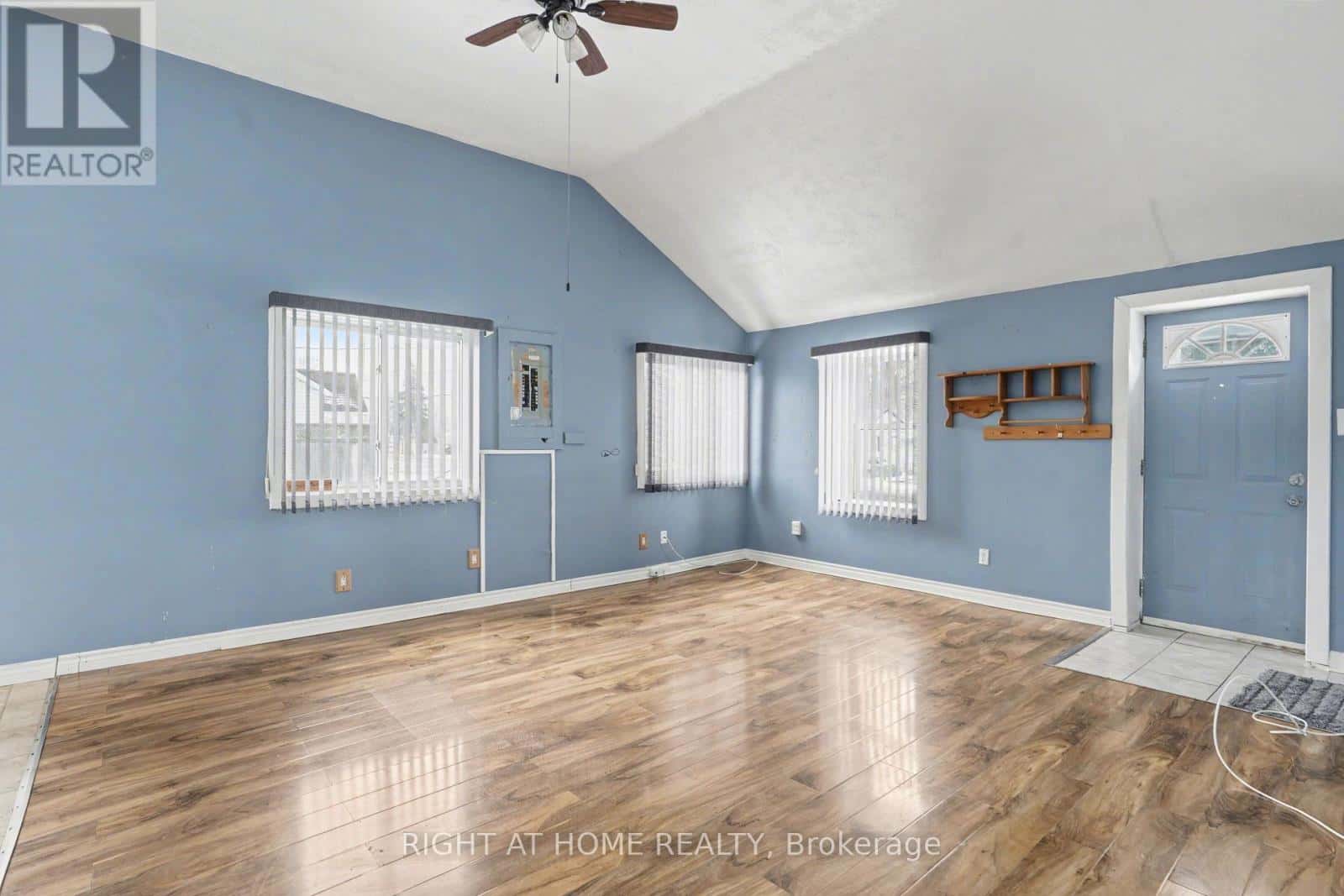 3852 BRUNSWICK AVENUE — Fort Erie (Crystal Beach), Ontario - Photo 2 of 33