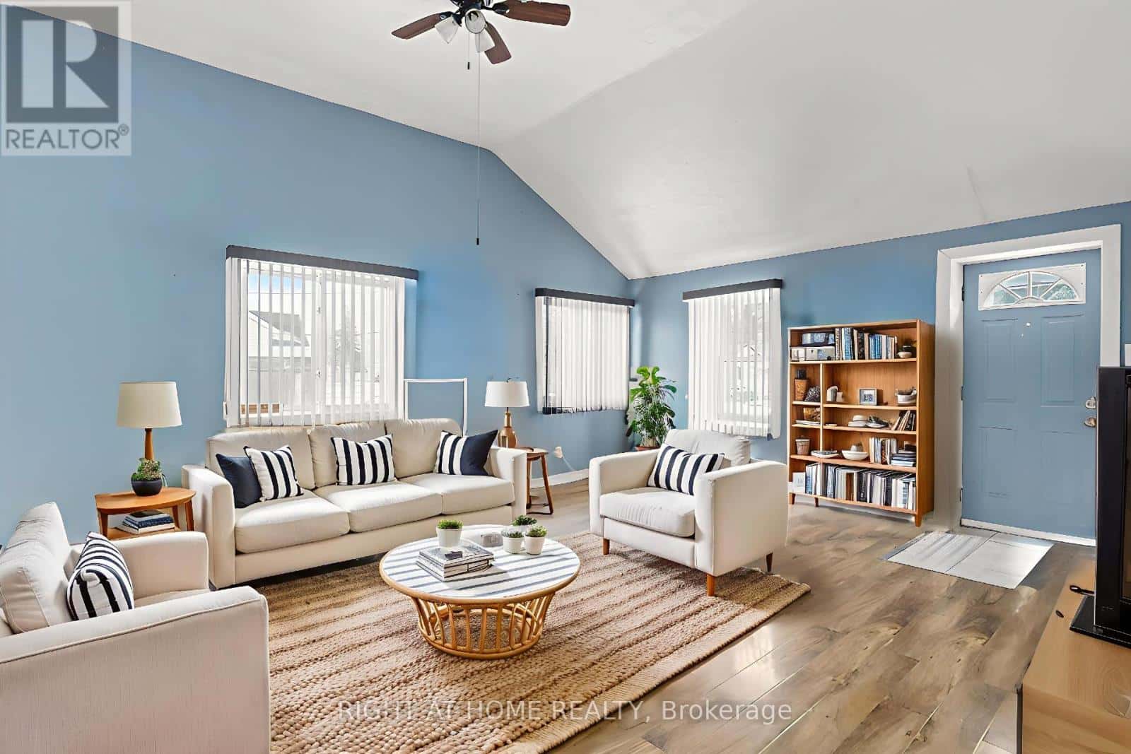 3852 BRUNSWICK AVENUE — Fort Erie (Crystal Beach), Ontario - Photo 3 of 33