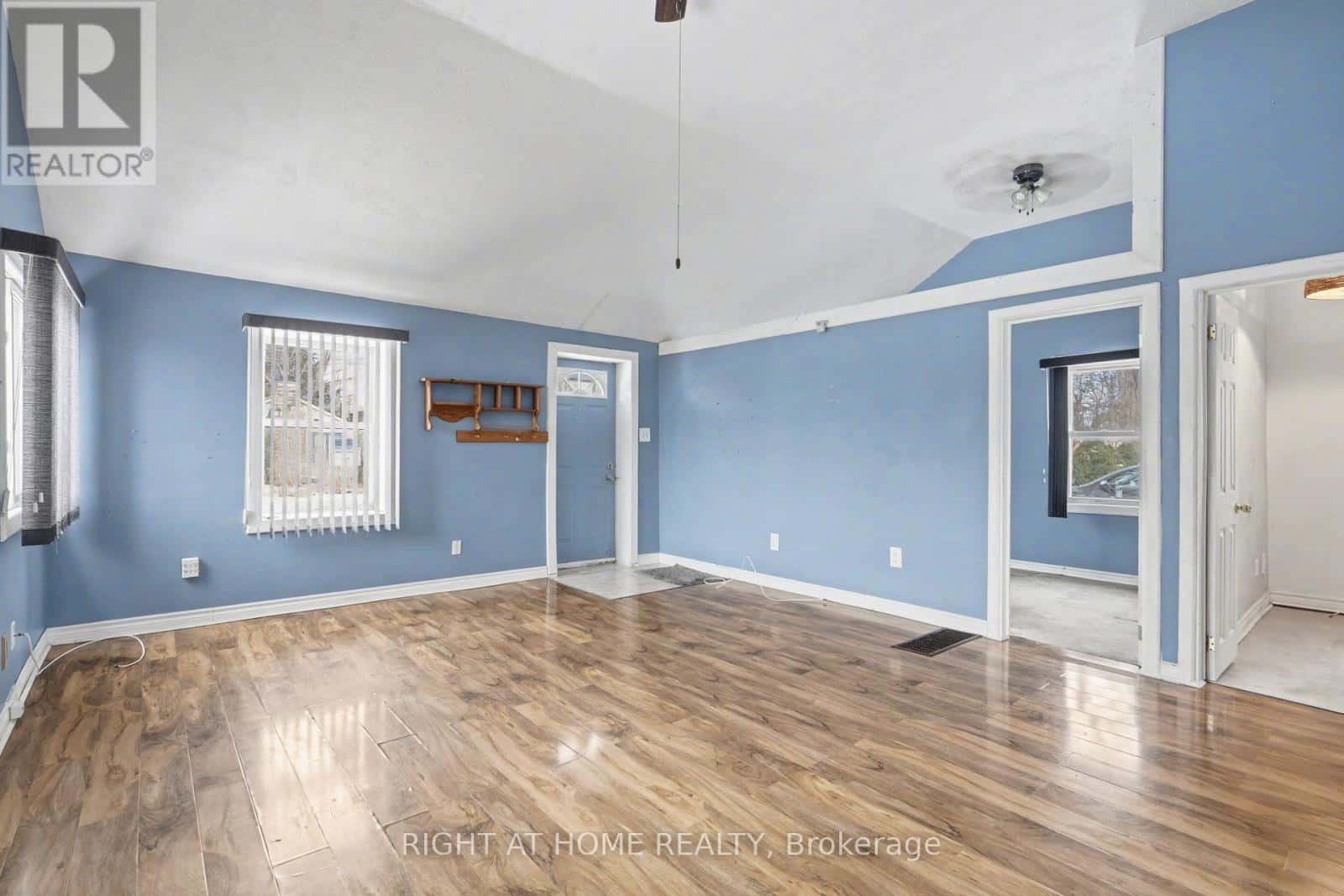 3852 BRUNSWICK AVENUE — Fort Erie (Crystal Beach), Ontario - Photo 4 of 33