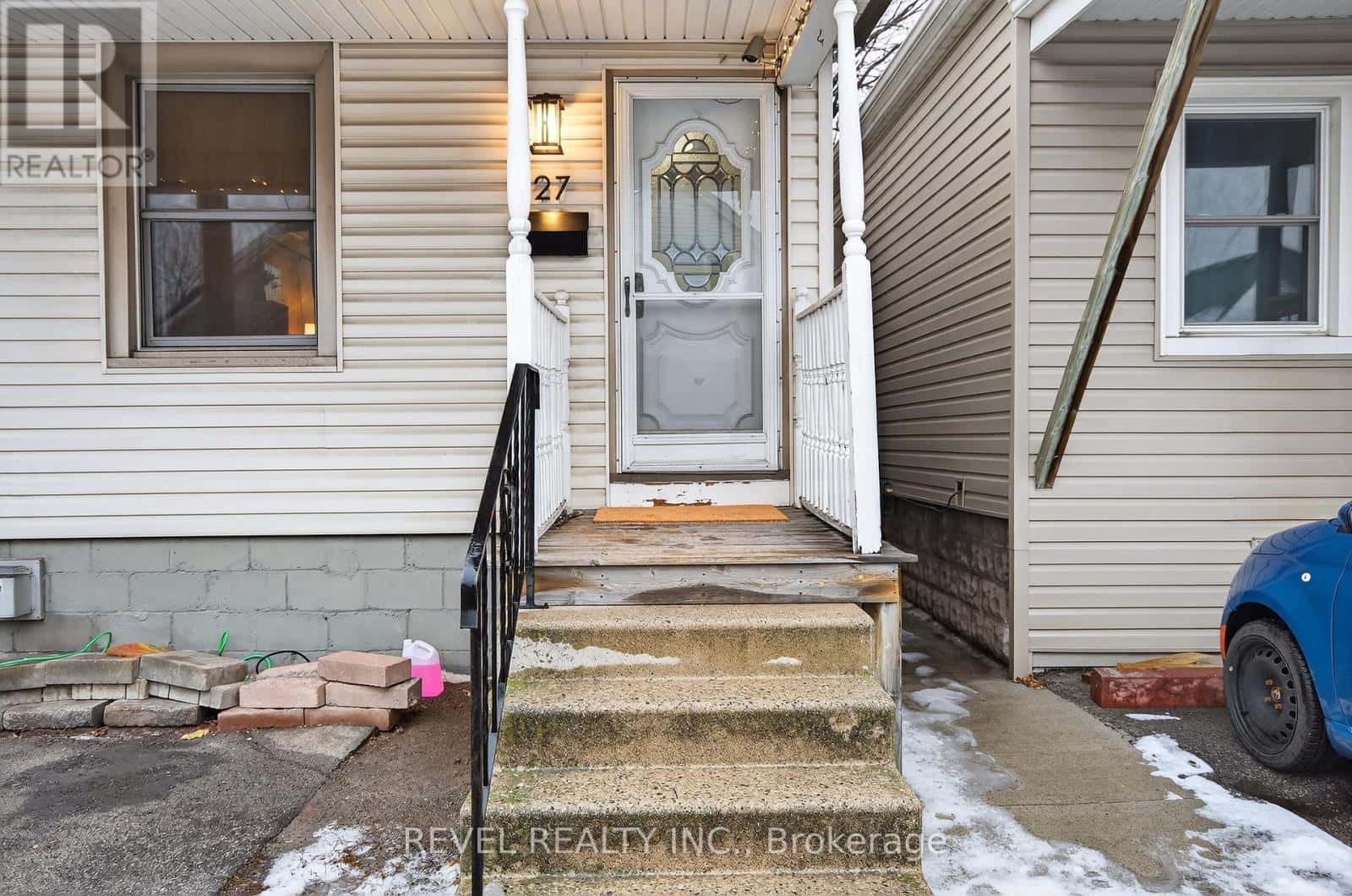 27 MAYFLOWER AVENUE — Hamilton (Crown Point), Ontario - Photo 3 of 39