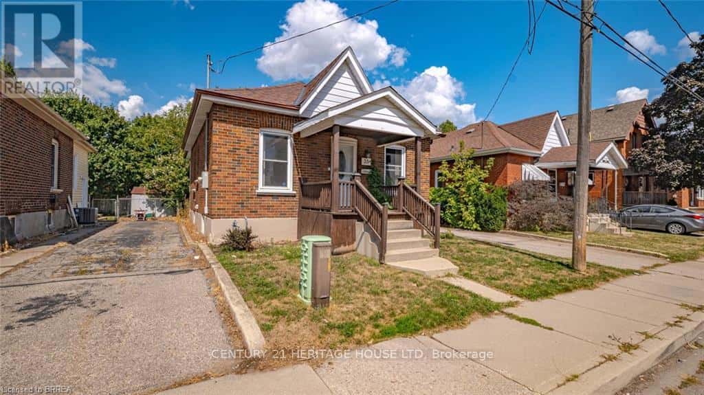 35 SALISBURY AVENUE — Brantford, Ontario - Photo 3 of 30