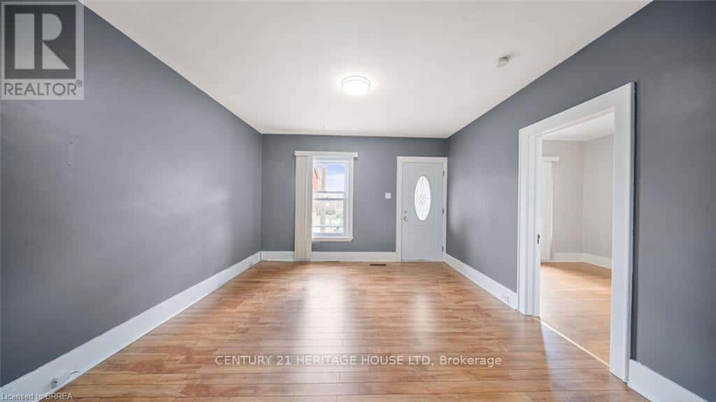 35 SALISBURY AVENUE — Brantford, Ontario - Photo 5 of 30