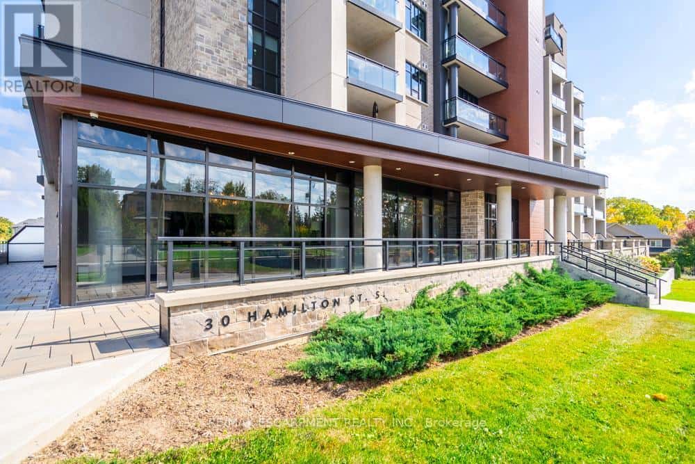 305 - 30 HAMILTON STREET — Hamilton (Waterdown), Ontario - Photo 2 of 38