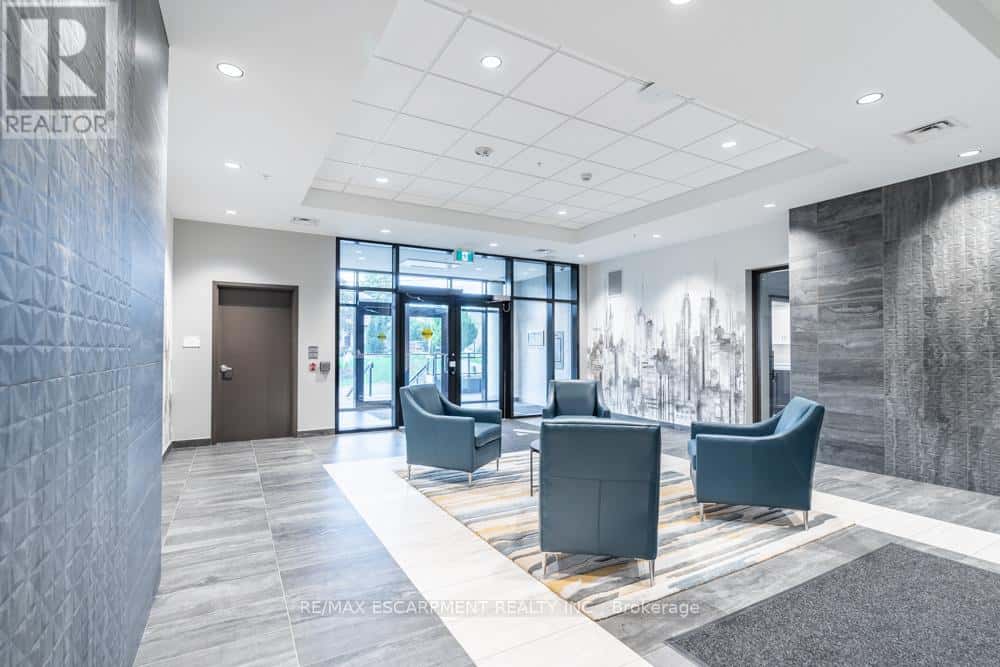 305 - 30 HAMILTON STREET — Hamilton (Waterdown), Ontario - Photo 3 of 38