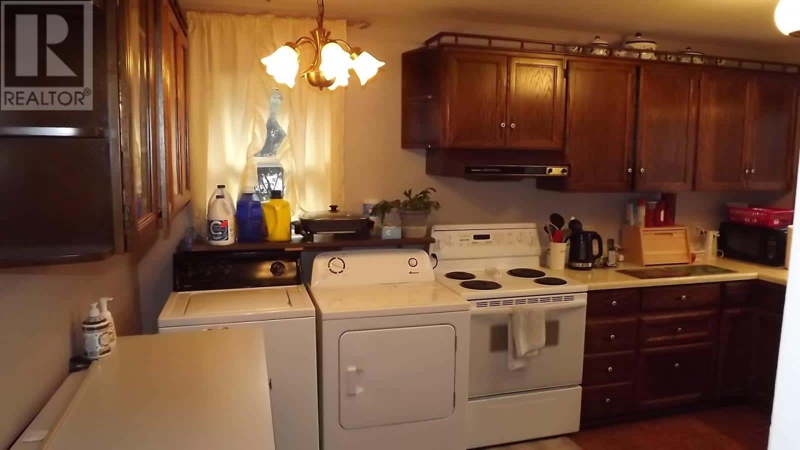 23 Blackwell RD — Elliot Lake, Ontario - Photo 4 of 21