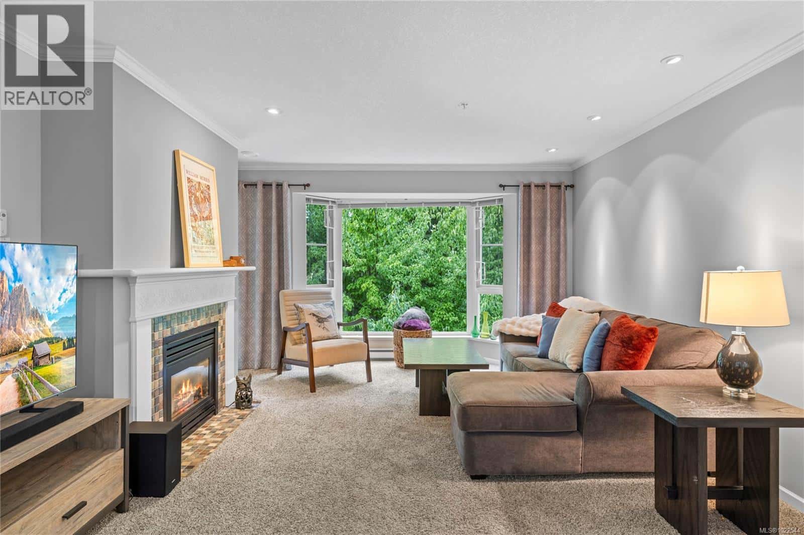 307 5620 Edgewater Lane — Nanaimo, British Columbia - Photo 4 of 45