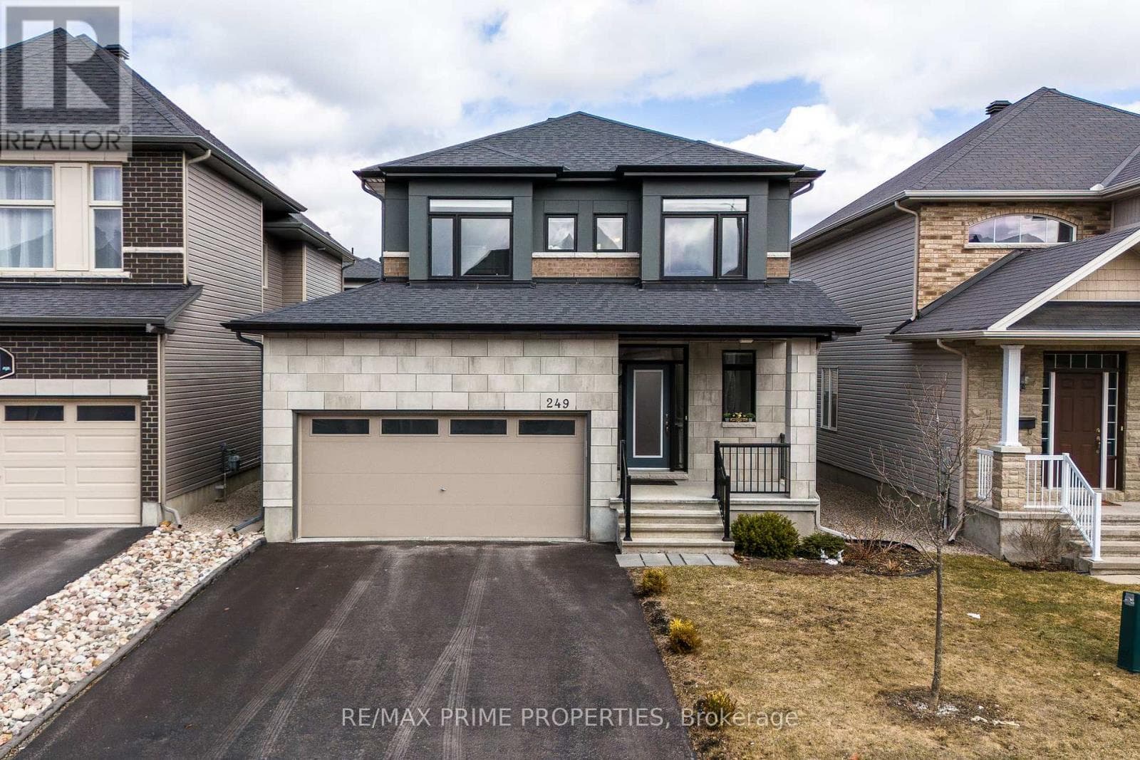 249 FOUNTAINHEAD DRIVE — Ottawa, Ontario - Main photo
