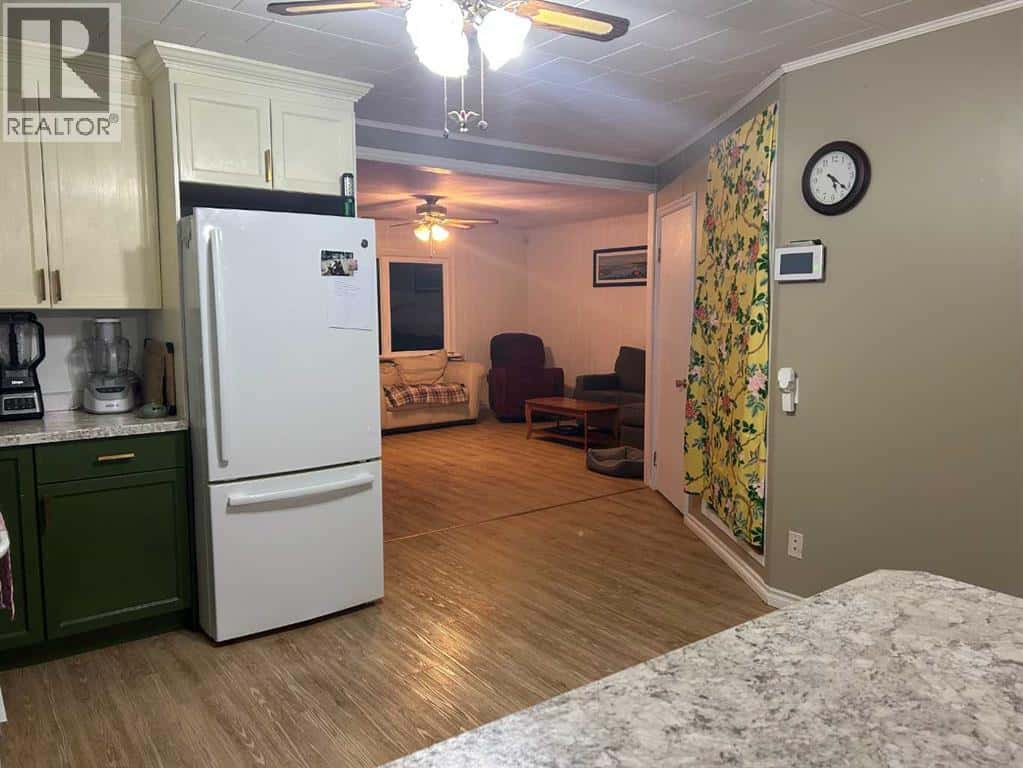 82142, Highway 744 — Rural Northern Sunrise County, Alberta - Photo 5 of 14