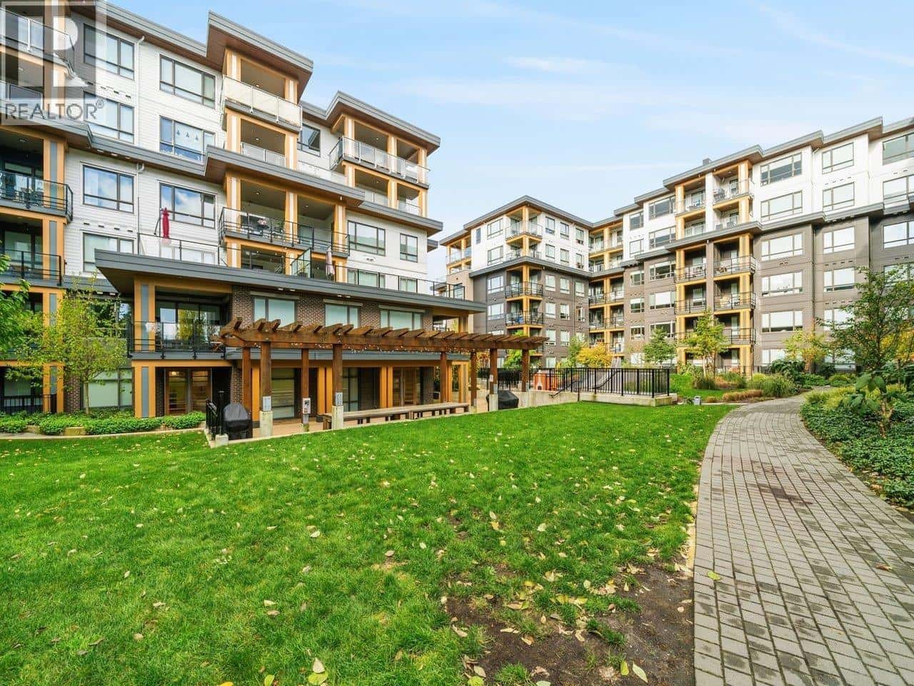 613 735 ANSKAR COURT — Coquitlam, British Columbia - Photo 3 of 21