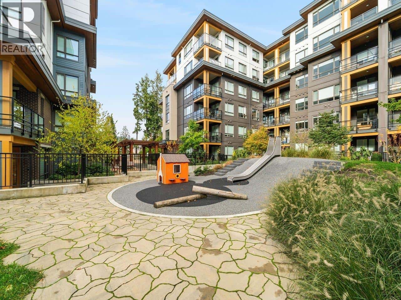 613 735 ANSKAR COURT — Coquitlam, British Columbia - Photo 4 of 21