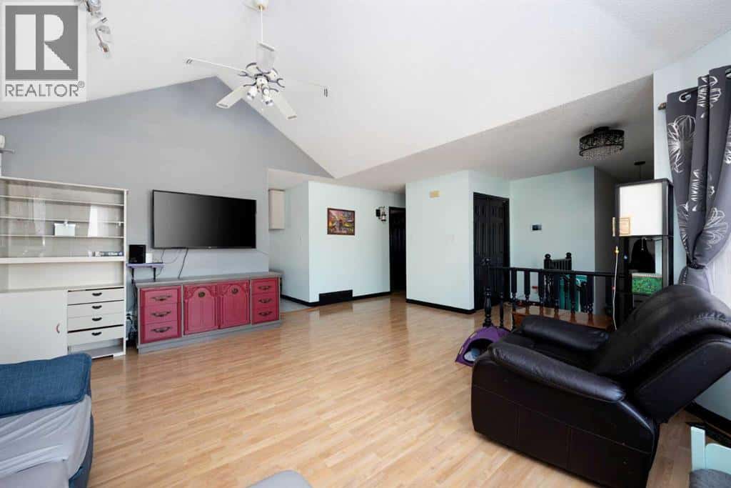 120 Blanchett Road — Fort McMurray, Alberta - Photo 5 of 28