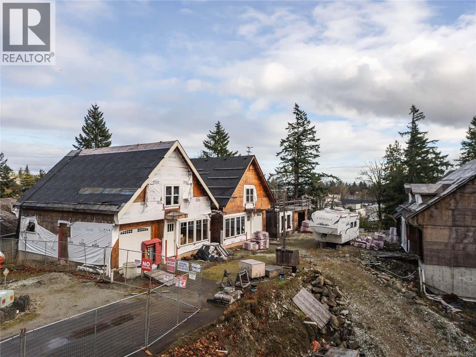 107 Atkins Rd — Salt Spring, British Columbia - Photo 3 of 13