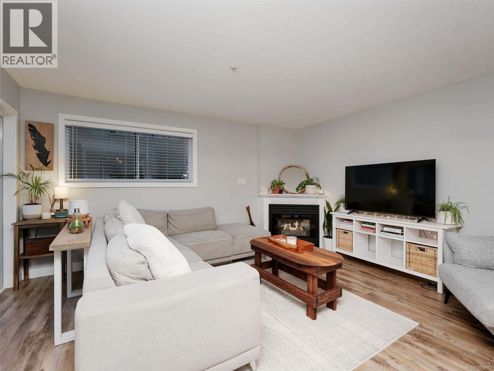 106 873 Esquimalt Rd — Esquimalt, British Columbia - Photo 2 of 44