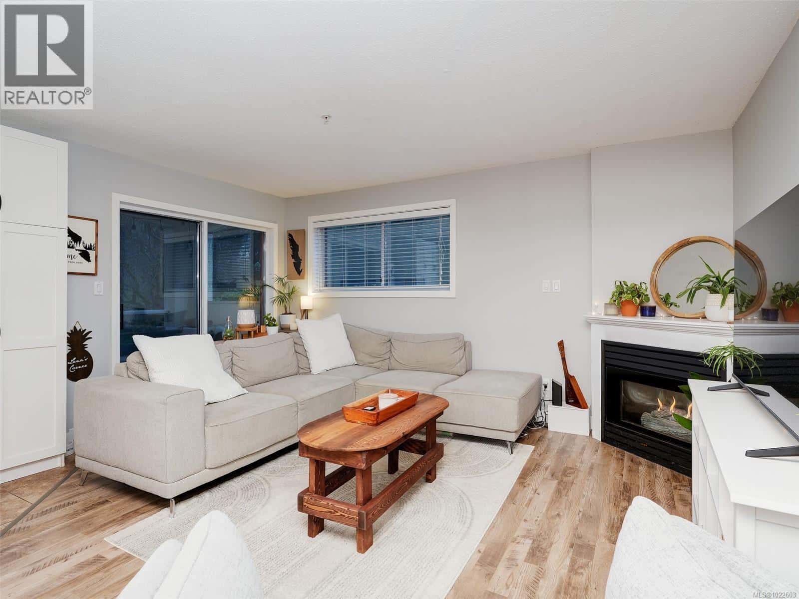 106 873 Esquimalt Rd — Esquimalt, British Columbia - Photo 3 of 44